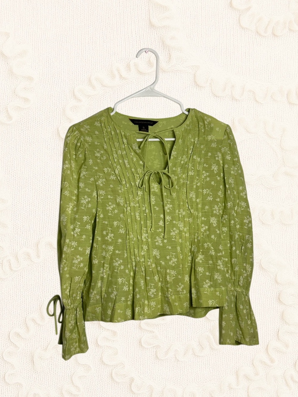 Counterparts Floral Tie Neck Blouse in Green Size Small Like New